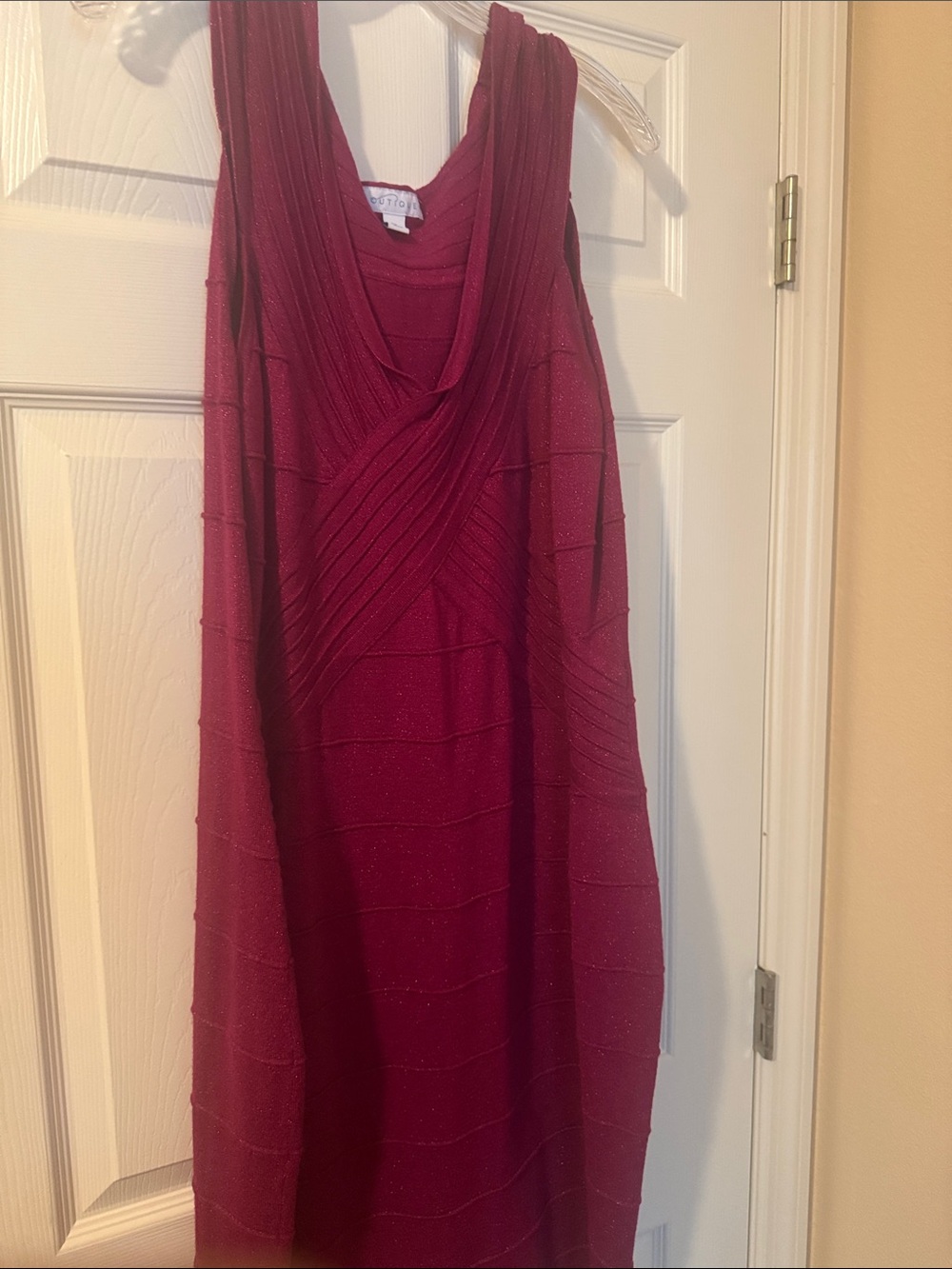 Elegant Red Sleeveless Knit Dress with Draped V-Neck